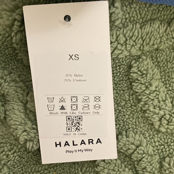 HALARA NWT CROPPED LONG-SLEEVE WORK OUT TOP - Picture 6 of 6